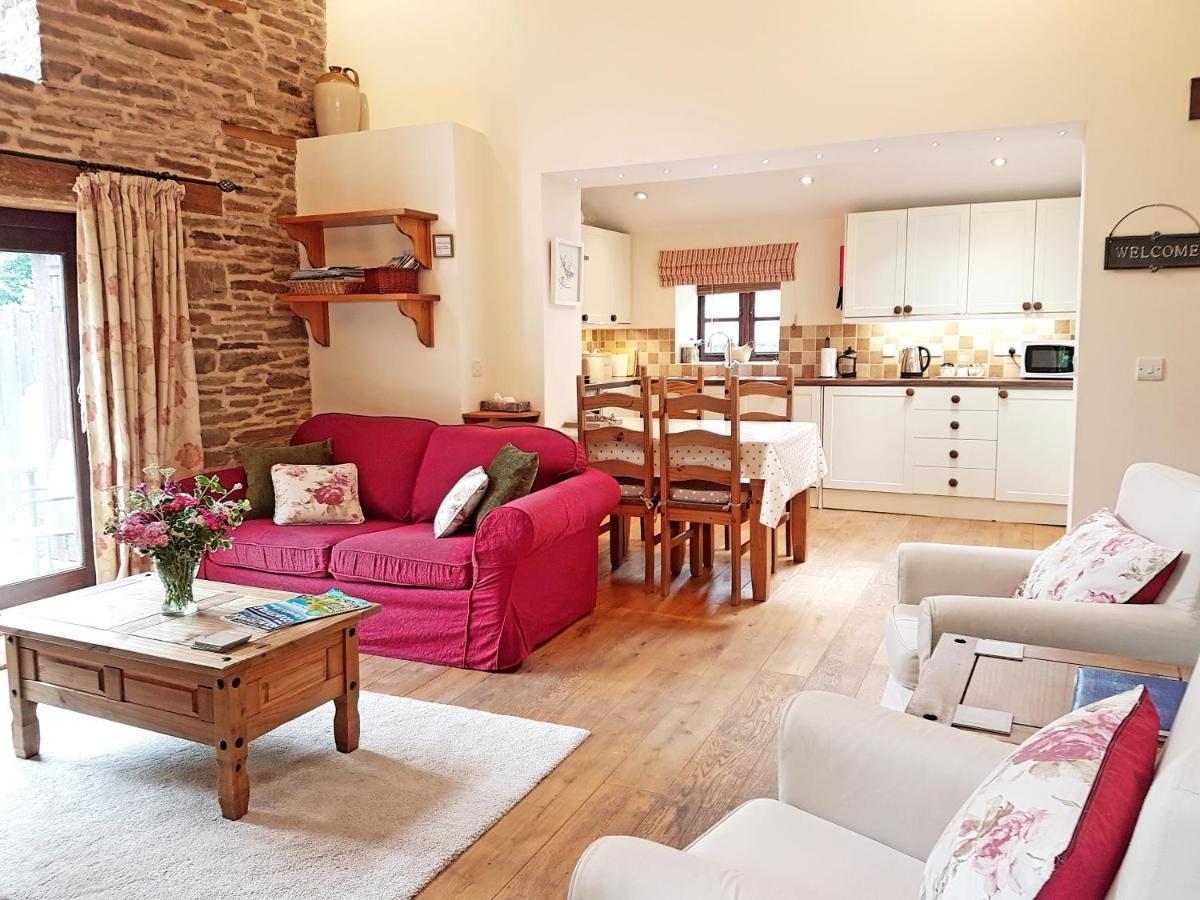 River Cottage@Cwm Mill - Riverside Family Holidays In The Black Mountains Hereford Exterior foto